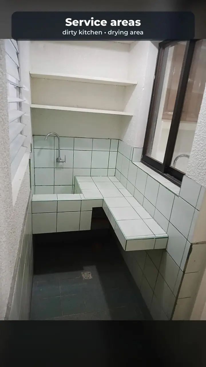 Renovated 4BR Townhouse for Lease photo 5